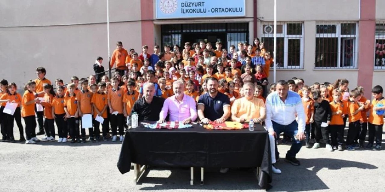 Tanju Çolak ve Hami Mandıralı Trabzon'da öğrencilerle buluştu