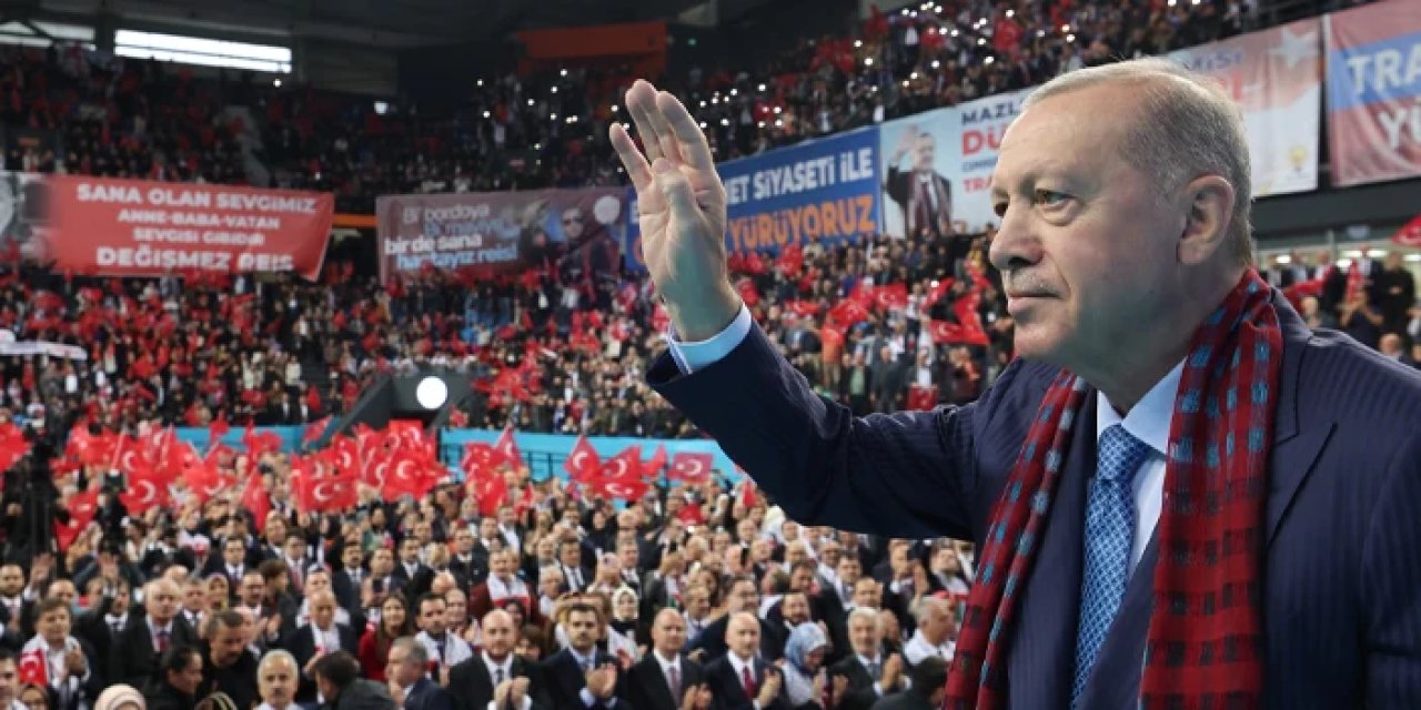 Cumhurbaşkanı Erdoğan, Trabzon'da CHP lideri Özel'i topa tuttu: "Şikayet turları düzenliyorlar"
