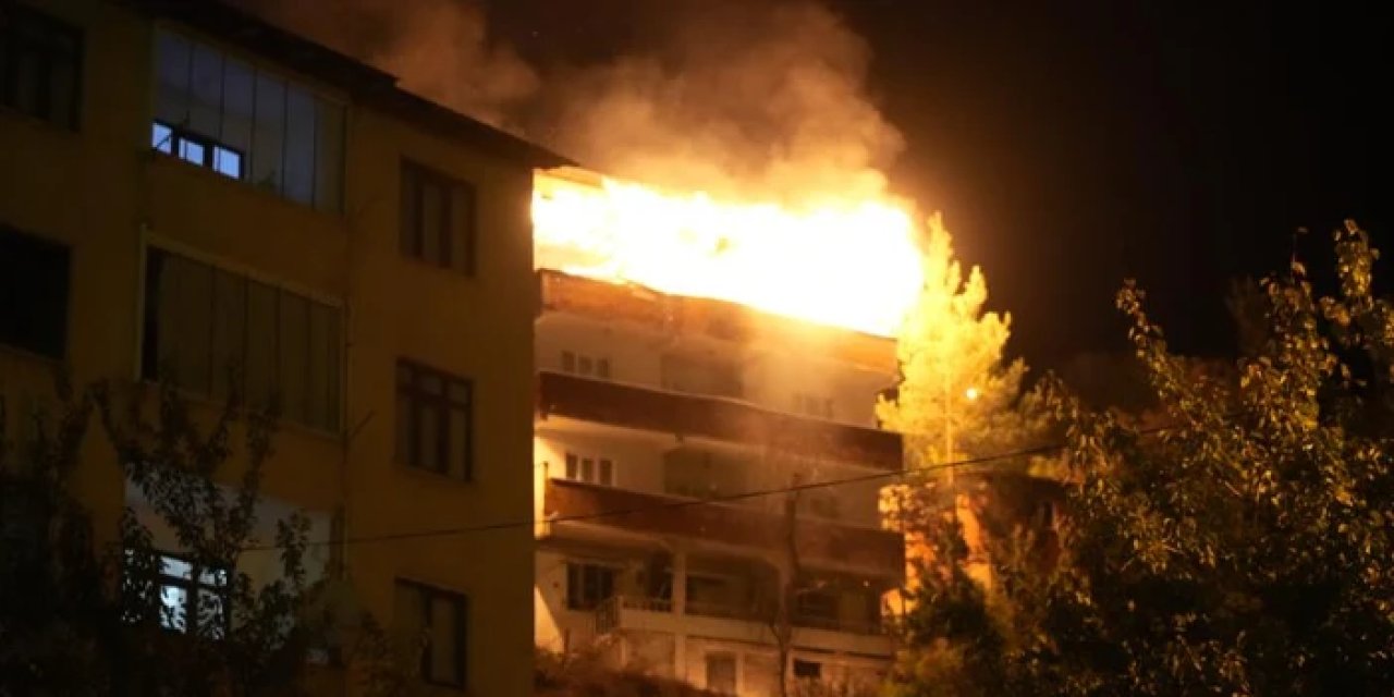 Gümüşhane'da 4 katlı bina alev alev yandı