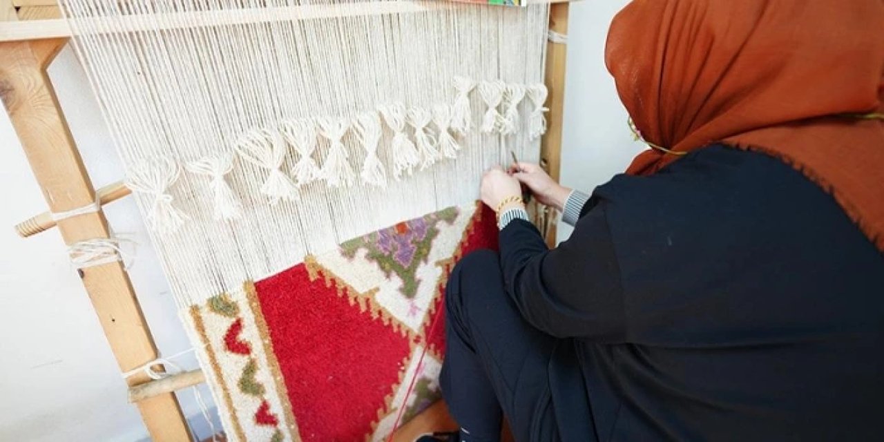 Akçaabat'ta halı ve kilim geleneği sürüyor: Kadınlar ev ekonomisine katkı sağlıyor