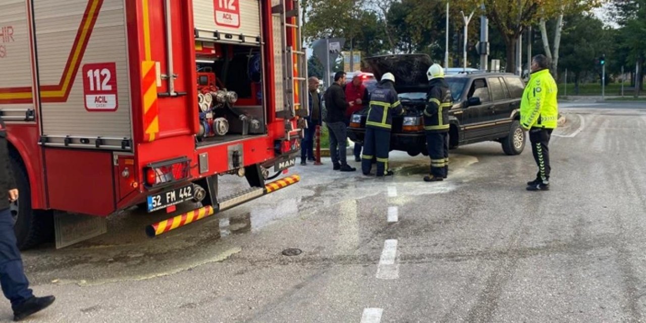 Ordu'da panik anları! Seyir halindeki otomobil alev aldı