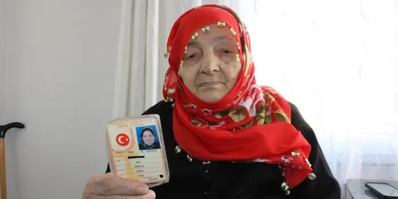 Trabzon'da Cumhuriyet ile yaşıt Meryem nine yeni kimliğini aldı