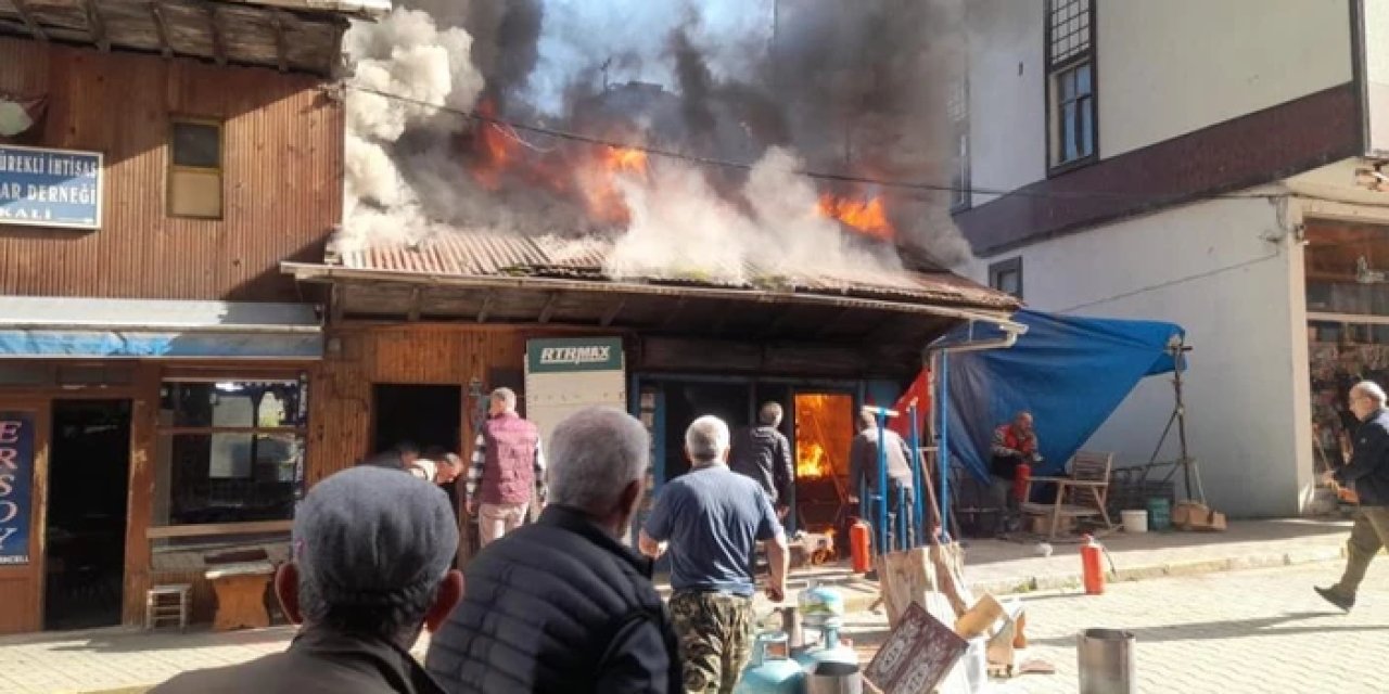Trabzon'da dükkan içinde yangın! Mahalleli seferber oldu