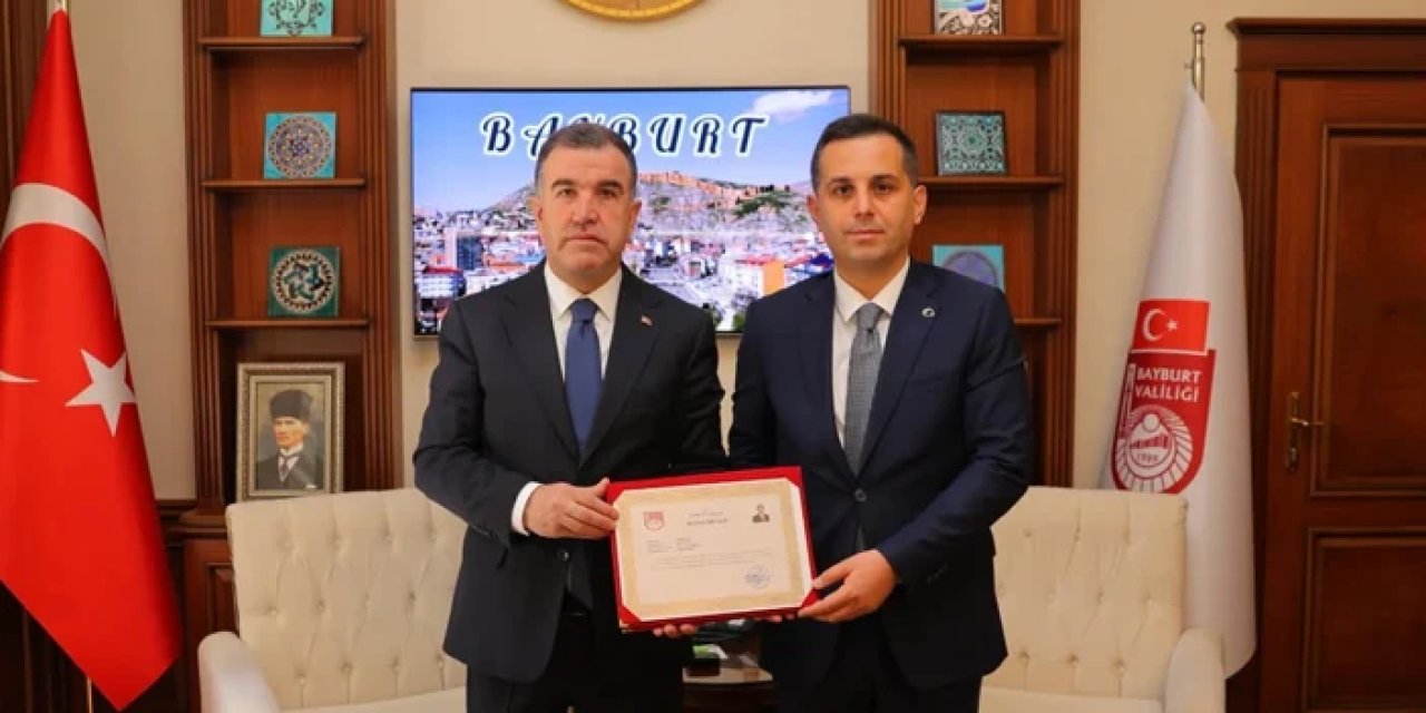 Bayburt Valisi Eldivan'dan Bingöl Vali Yardımcısı olarak atanan Yasin Şahin'a başarı dileği