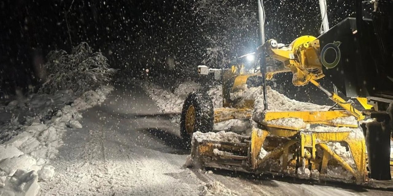 Akşam saatlerinde kar yağışı bastırdı: Ordu-Sivas kara yolu ulaşıma kapandı