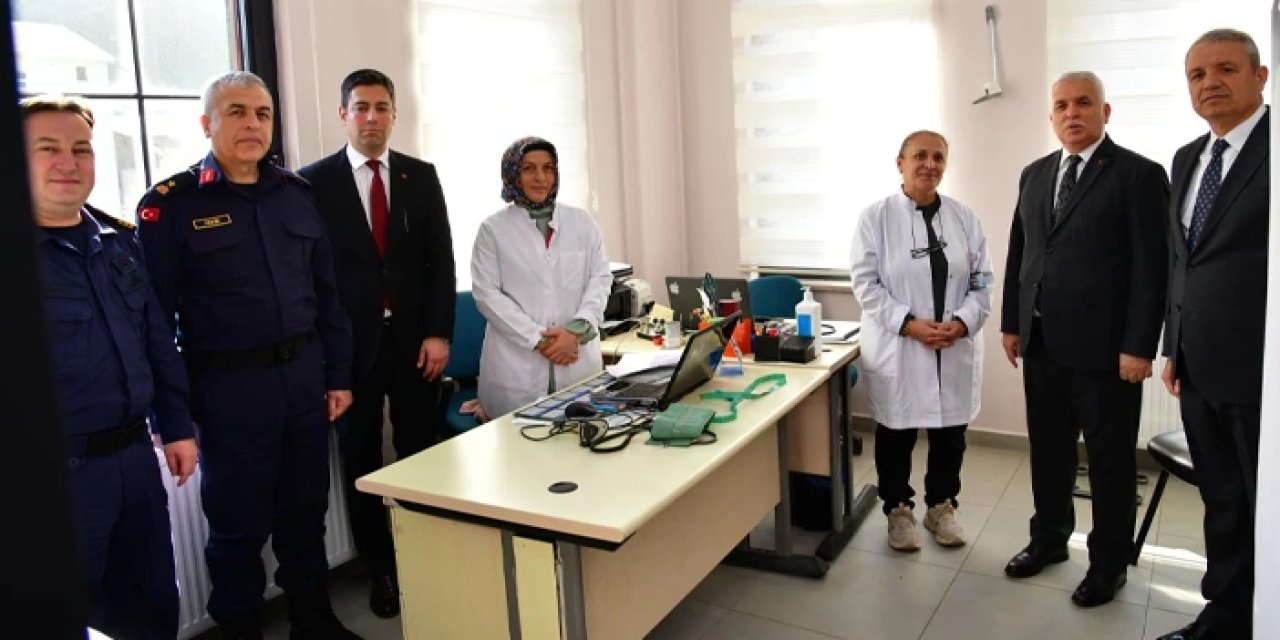 Vali Aziz Yıldırım'dan Çarşıbaşı  Aile Sağlığı Merkezi'ne ziyaret