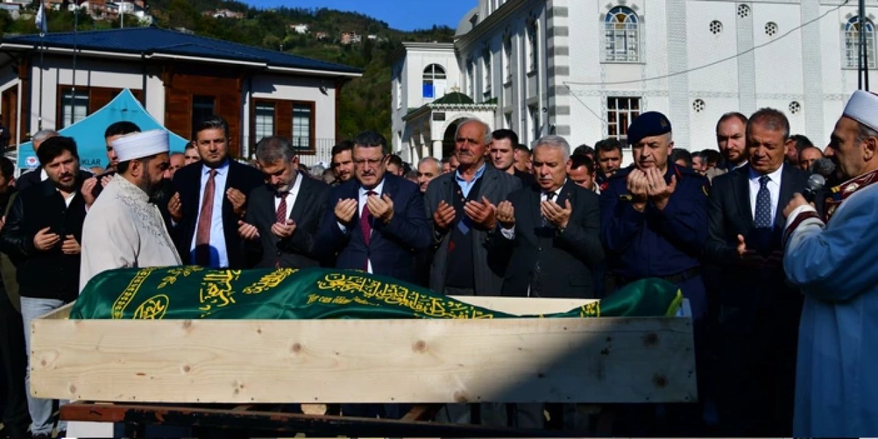 Metro inşaatında hayatını kaybeden Selahattin Erdoğan Trabzon'da toprağa verildi