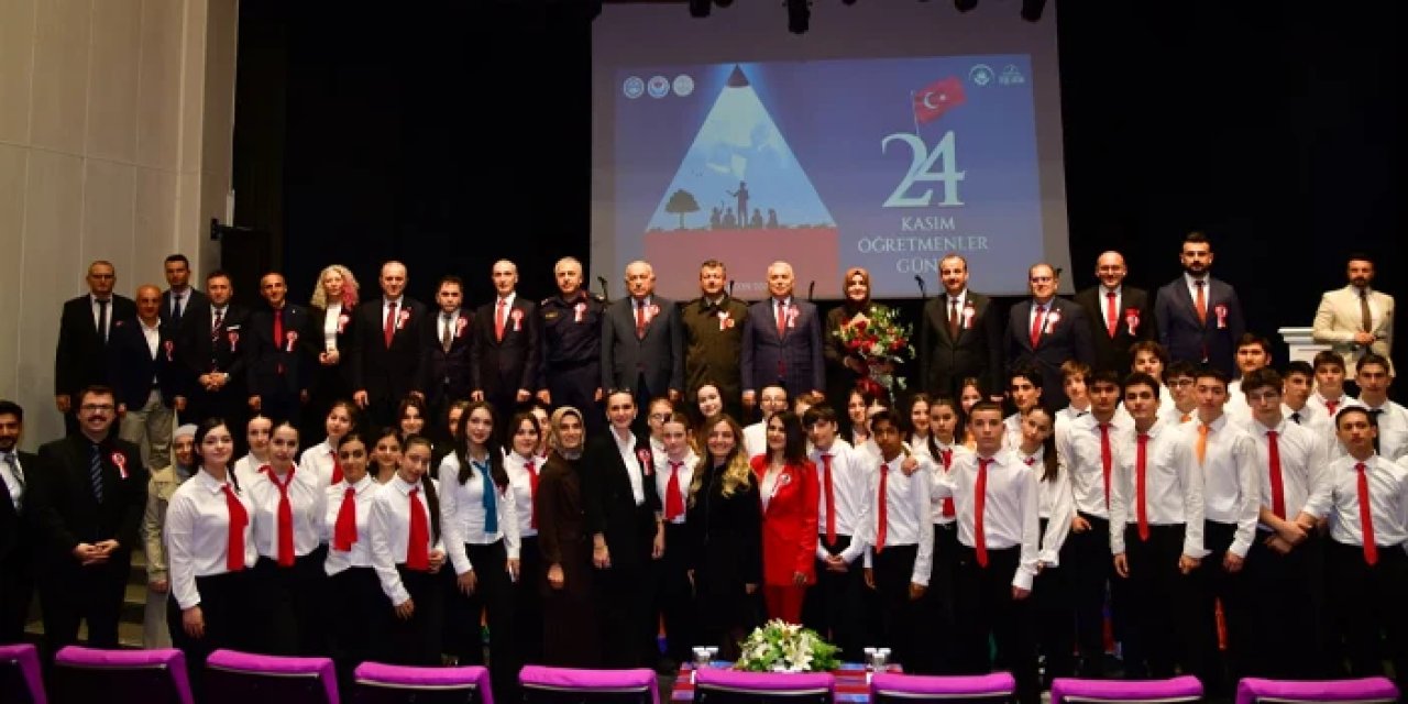 Trabzon'da 24 Kasım Öğretmenler Günü coşkusu yaşandı