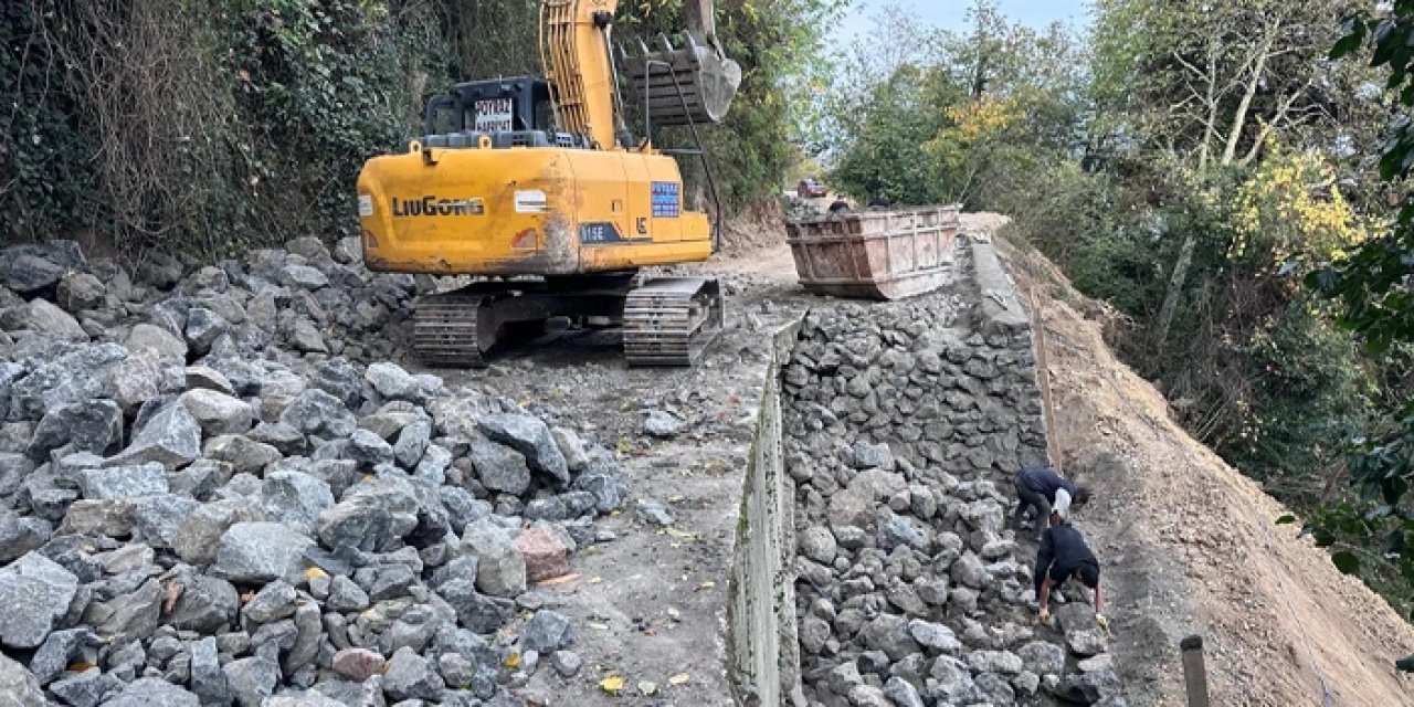 Trabzon Büyükşehir'den ilçe ilçe seferberlik: Yollara taş duvarlı önlem