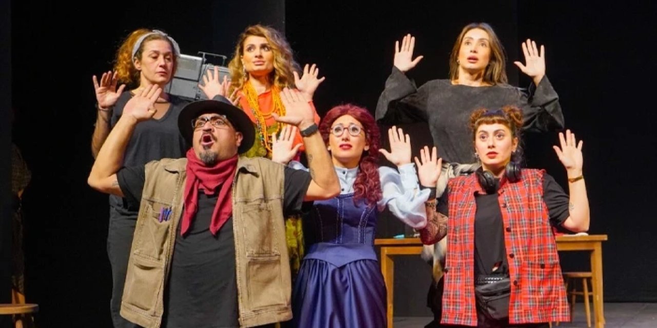 “Sessizlik Kayıttayız” Trabzon’da tiyatroseverlerden tam not aldı