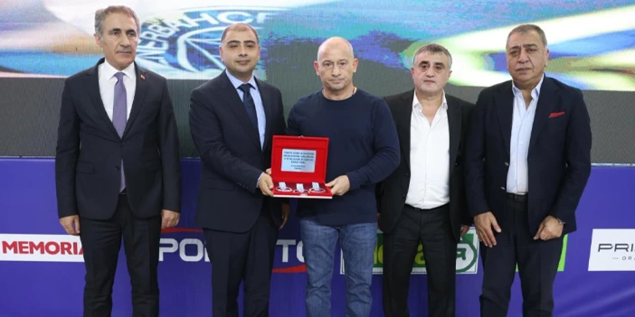 Trabzon’da Vedia Nil Apak anısına yüzme şampiyonası düzenlendi