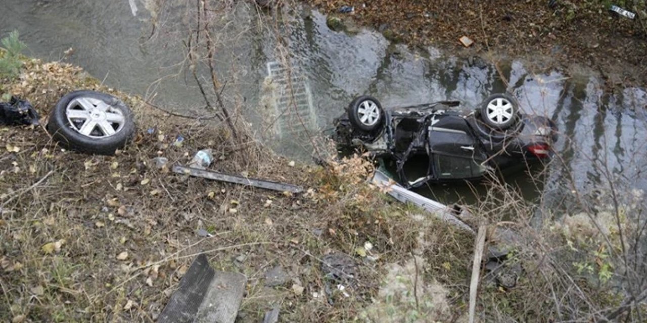 Gümüşhane'de Trabzon plakalı araç dereye uçtu! 1 ölü, 1 yaralı