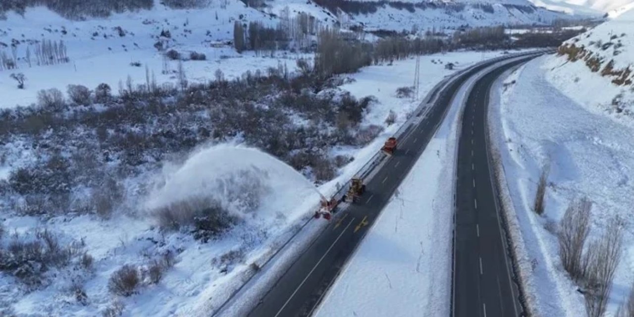 Bayburt'ta yüksek kesimlerde kar yağışı etkili oldu