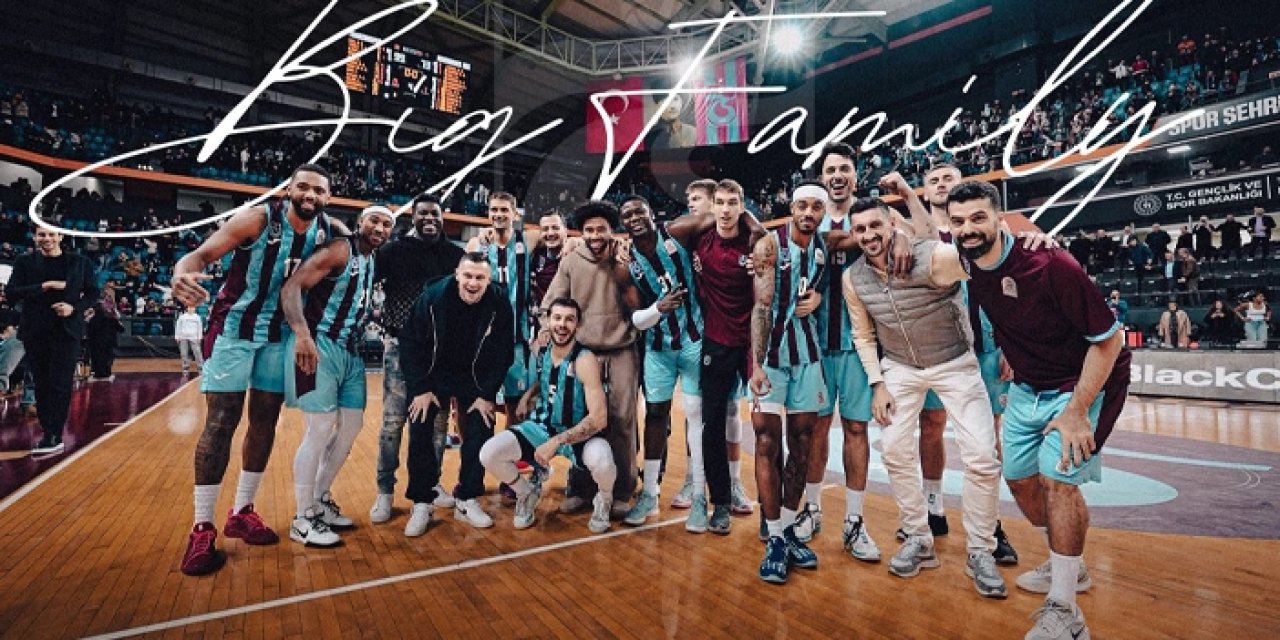 Trabzonspor Basketbol'da Fenerbahçe zaferi sevincine futbolcular da dahil oldu