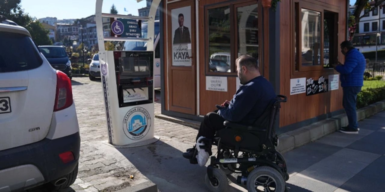 Ortahisar Belediyesi’nden engelli bireyler için akülü sandalye şarj istasyonu