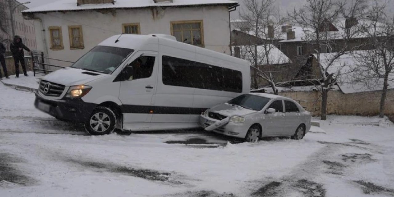 Gümüşhane’de kar ve buzlanma kazaları beraberinde getirdi
