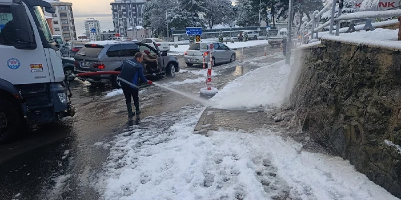 Trabzon Büyükşehir'den kar yağışı sonrası kritik noktalara müdahale