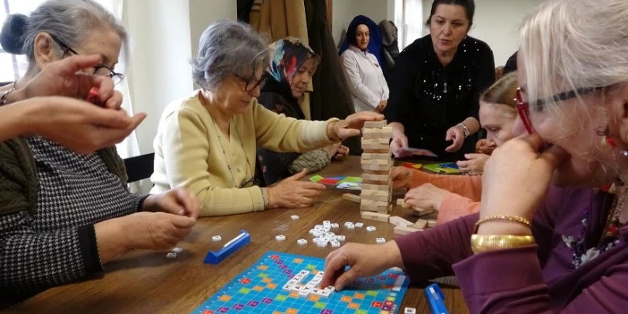 Ortahisar’da 65 yaş üstüne hayat dolu atölye: Acılarını üreterek unutuyorlar