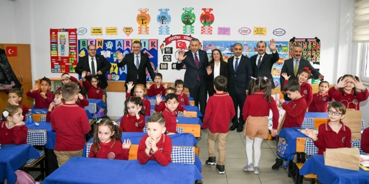 Trabzon'da Başkan Ahmet Metin Genç öğrencilerin karne sevincine ortak oldu