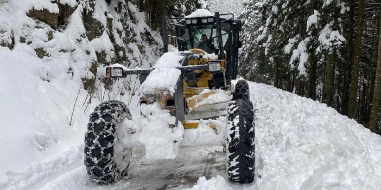 Trabzon'da kar mesaisi: 70 köy yolu kapalı, 122 personel ve 100 iş makinesi sahada