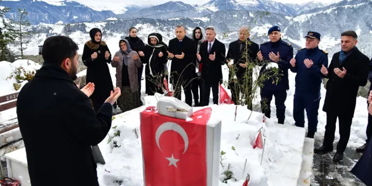 Trabzon Valisi Tahir Şahin'den şehit Eren Bülbül'ün mezarına ziyaret