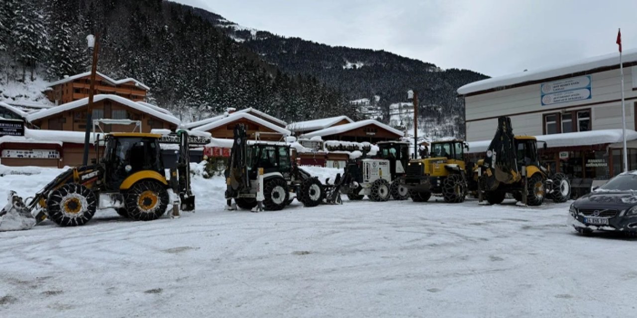 Trabzon Büyükşehir'den Uzungöl Kış Festivali öncesi kar mesaisi