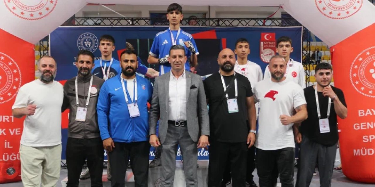 Bayburt'ta Üst Minikler Boks Şampiyonası'nda madalyalar sahiplerini buldu