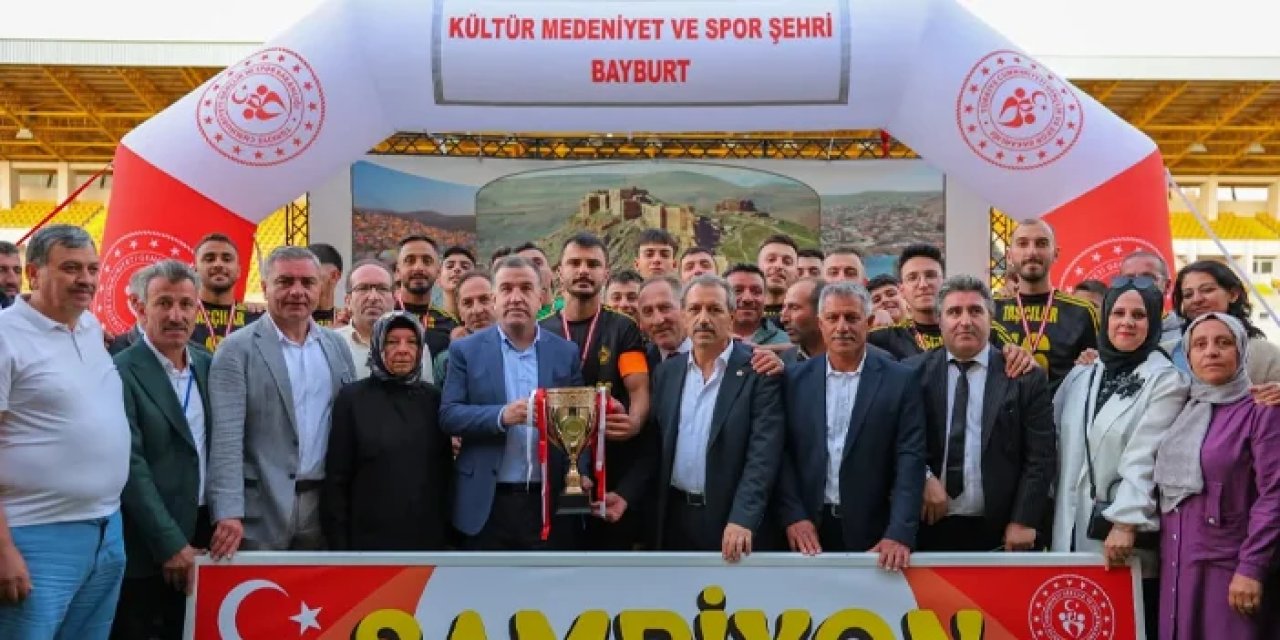 Bayburt'ta futbol turnuvasında şampiyon Taşçılar Köyü!