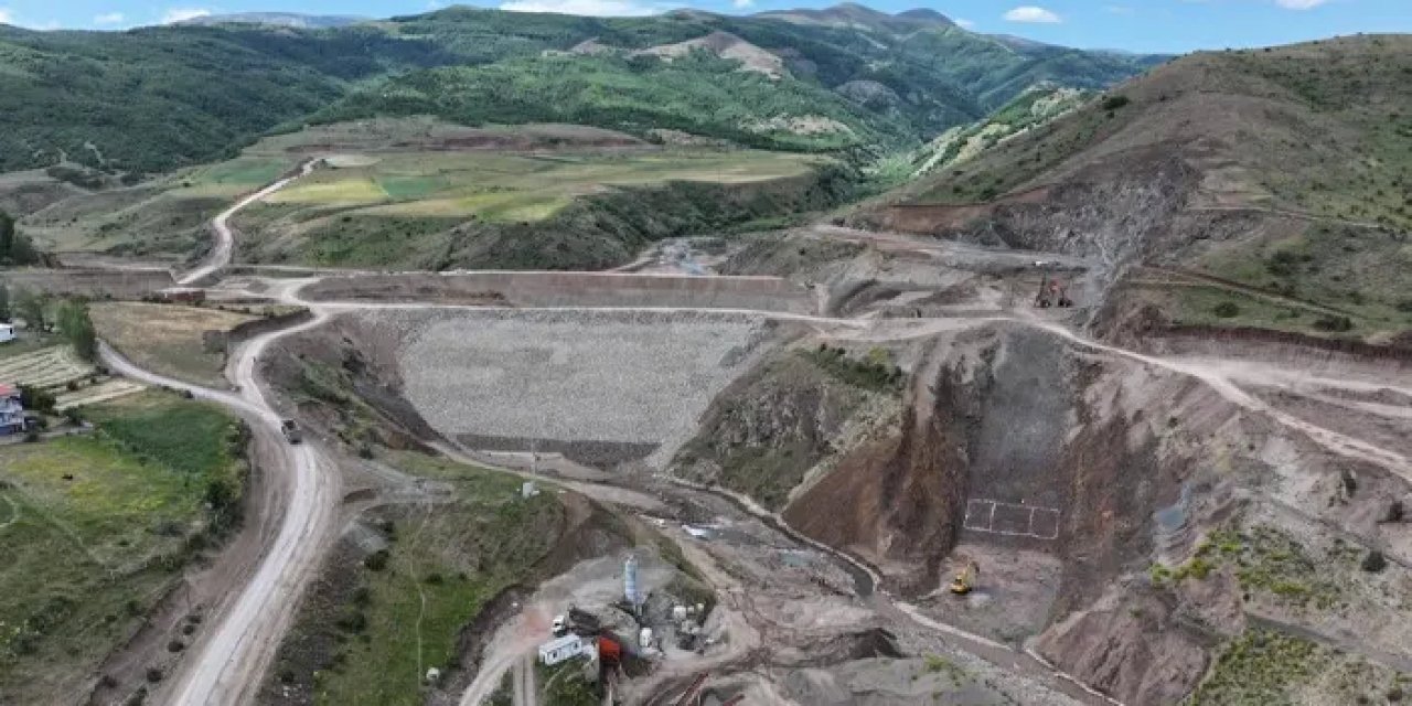Gümüşhane'de Çamur Barajı yükseliyor