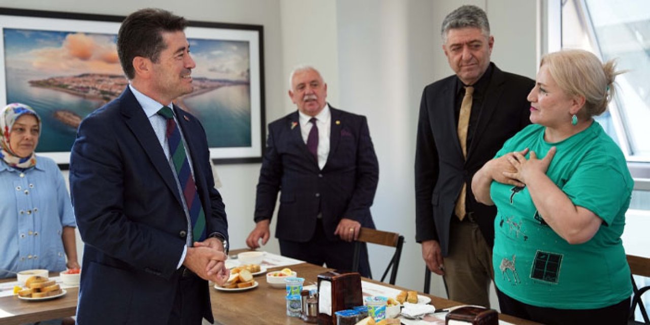 Ortahisar Belediye Başkanı Ahmet Kaya Azerbaycan'dan gelen şehit ailelerini misafir etti