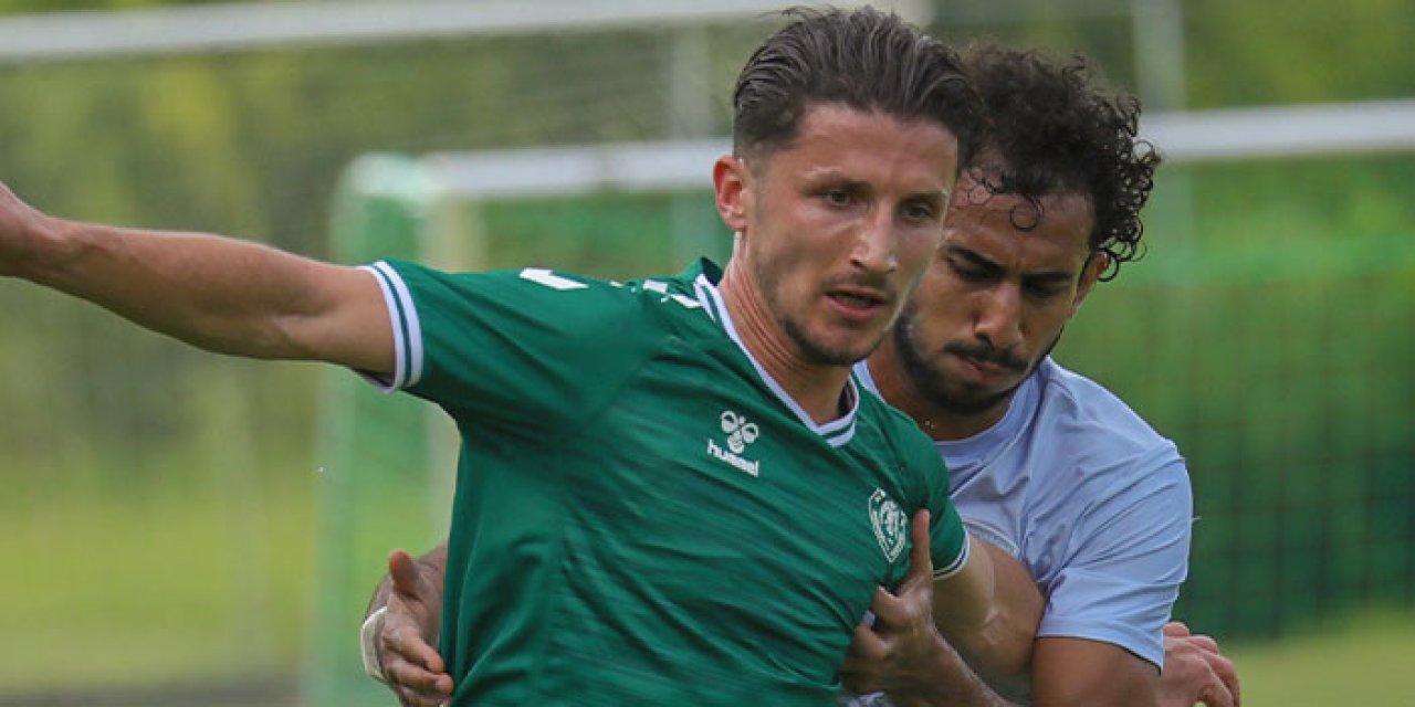 Eski Trabzonsporlu yeni takımında ilk kez sahada!