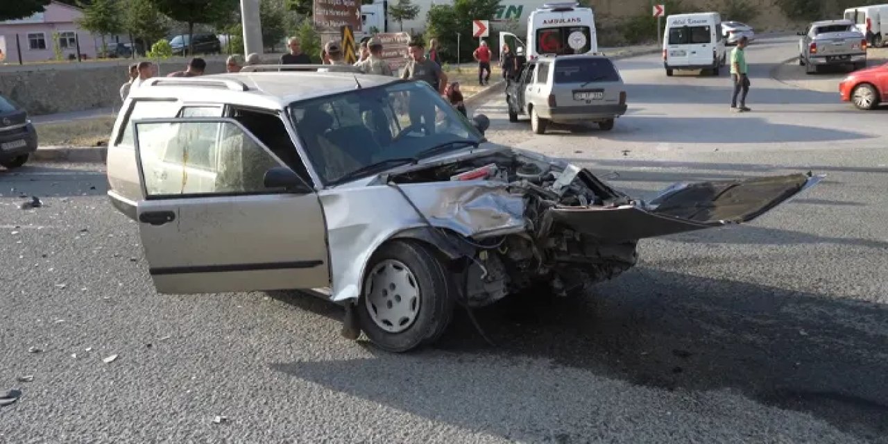 Gümüşhane-Trabzon karayolunda 3 araçlı kaza! 7 yaralı var