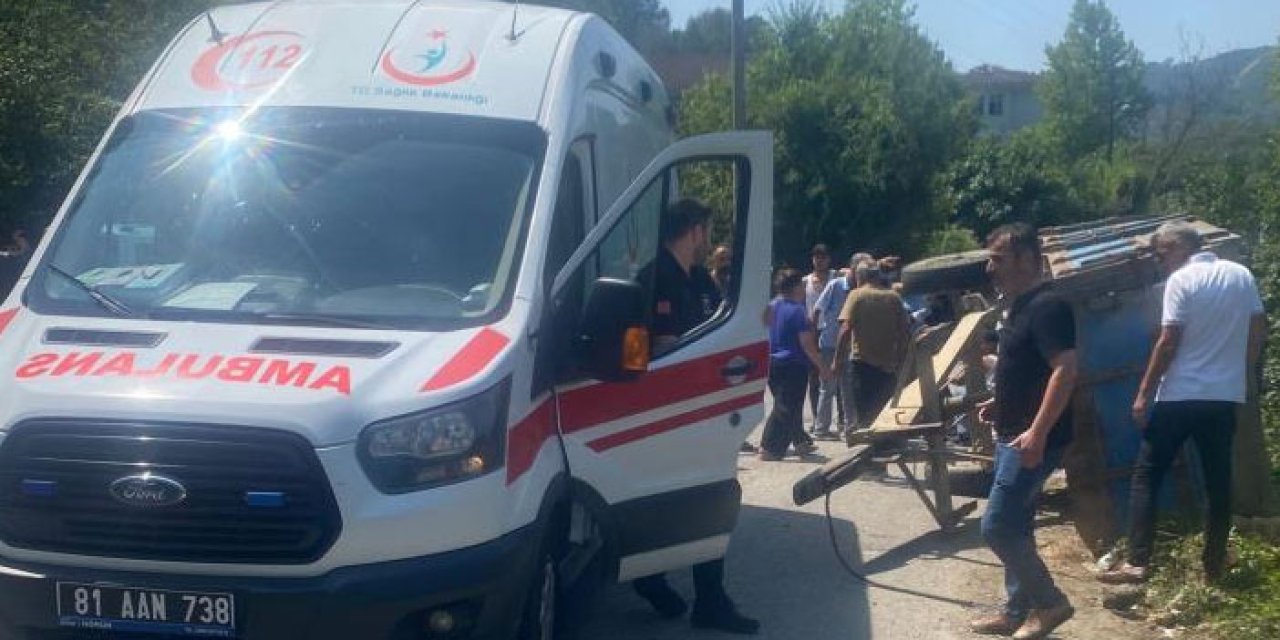 Fındık işçilerini taşıyan traktör devrildi! 8 yaralı