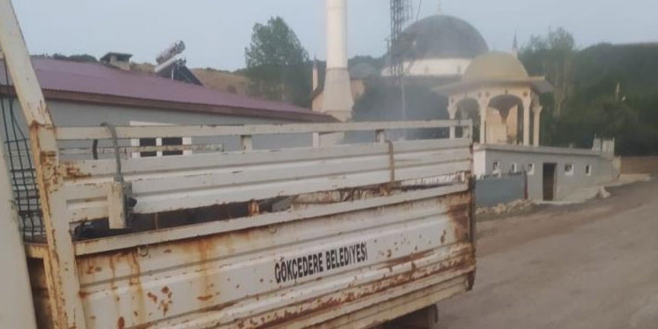 Bayburt'un köylerinde sinek ve haşerelere karşı ilaçlama çalışması