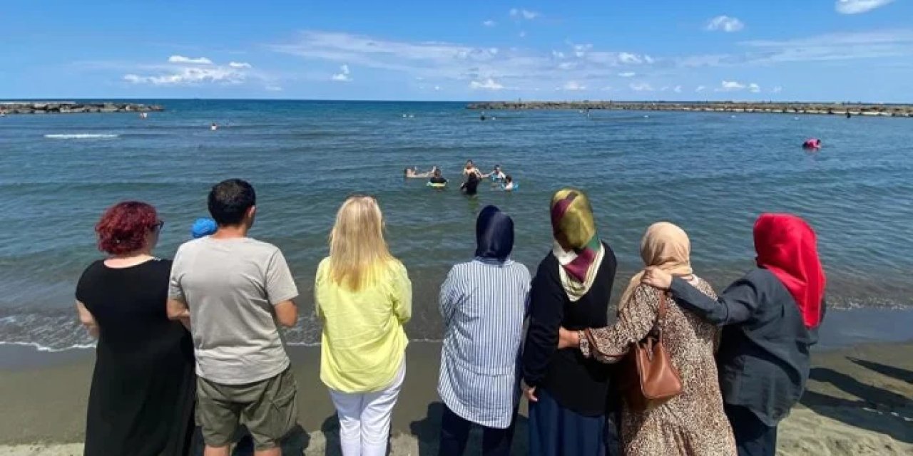 Trabzon’da Yalıncak Plajı’nda "engelsiz" deniz keyfi