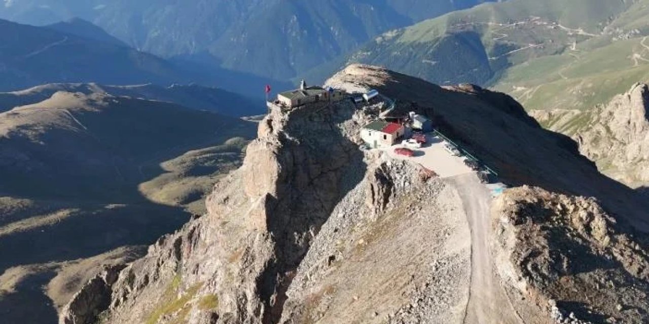 Karadeniz'de zirvede mescit! Aynı yerden 3 ilin dağları izlenebiliyor