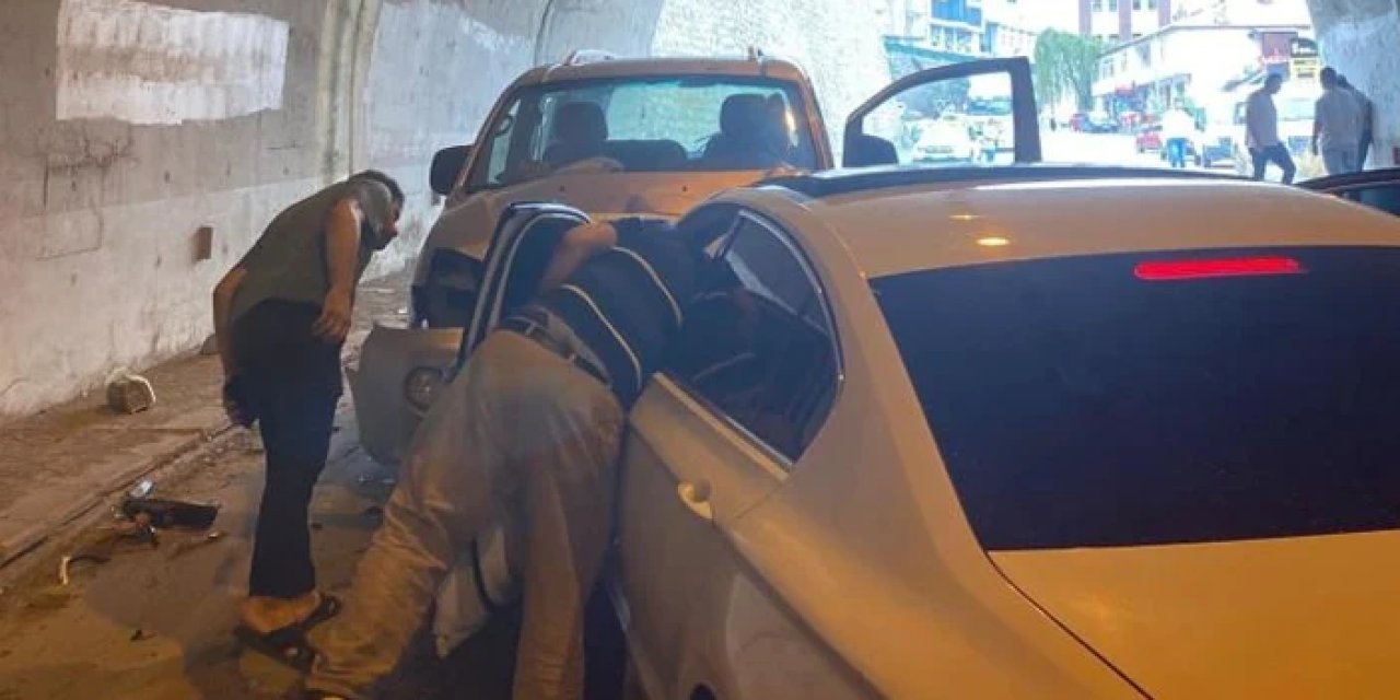 Gümüşhane'de tünelde iki araç birbirine girdi! 5 yaralı var