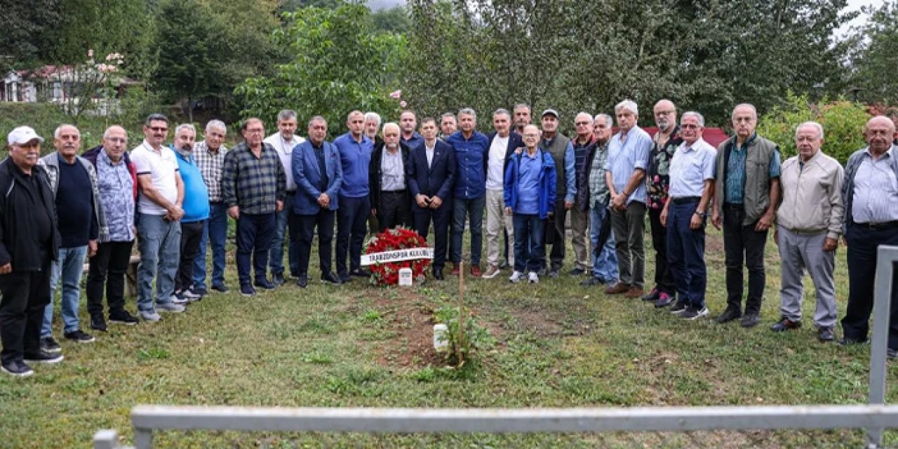 Trabzonspor'un çınarı Nizamettin Algan mezarı başında anıldı