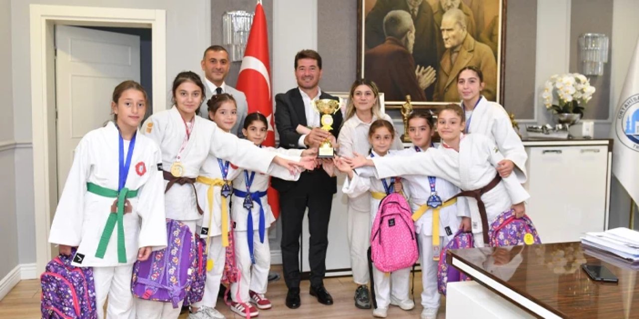 Ortahisar Belediye Başkanı Ahmet Kaya şampiyonları ağırladı