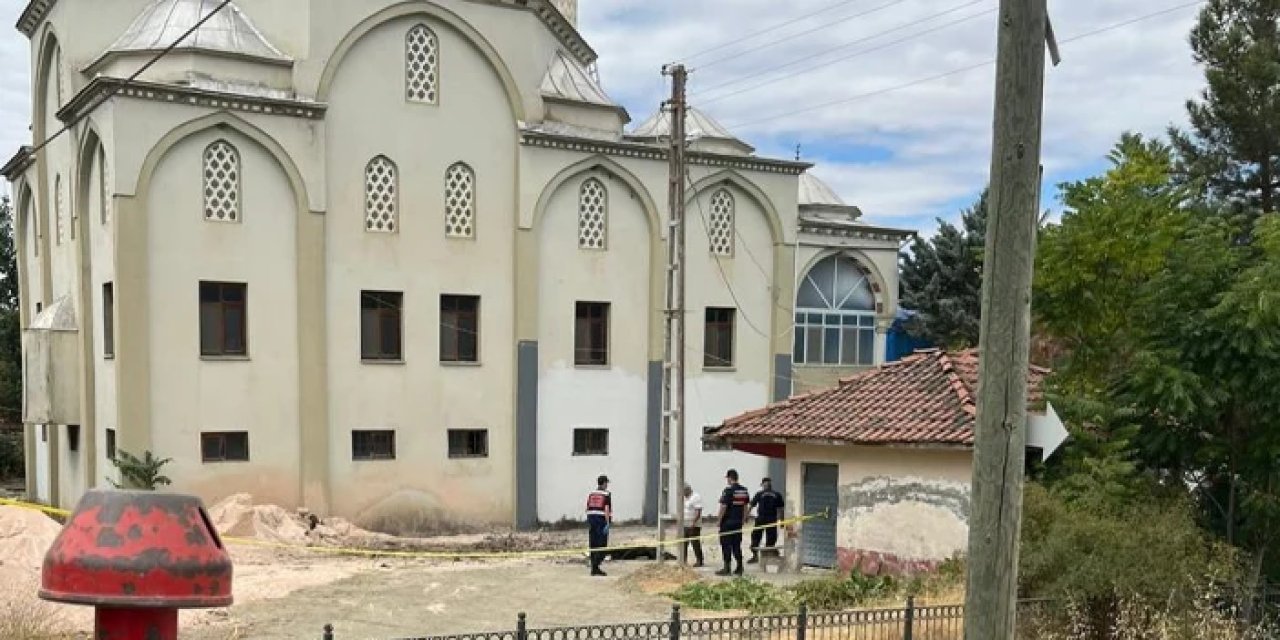 Amasya'da tadilat için cami kubbesine çıktı! Düşerek can verdi