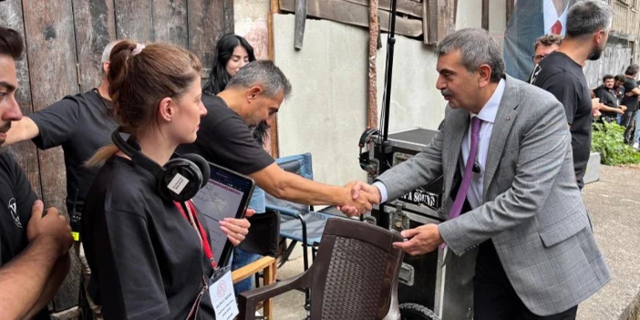 Bakan Tekin'den Trabzon'da "Ailem" dizisi setine ziyaret