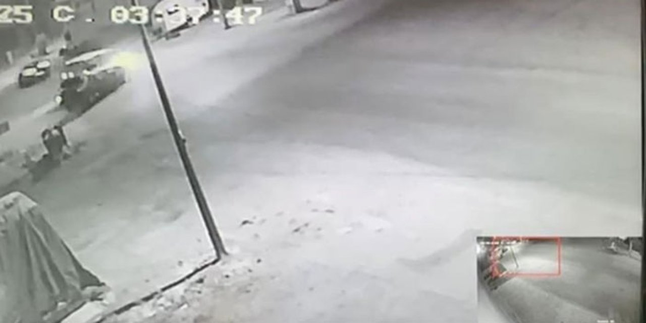 Kamyonet otomobille kafa kafaya çarpıştı! 1'i ağır 2 yaralı
