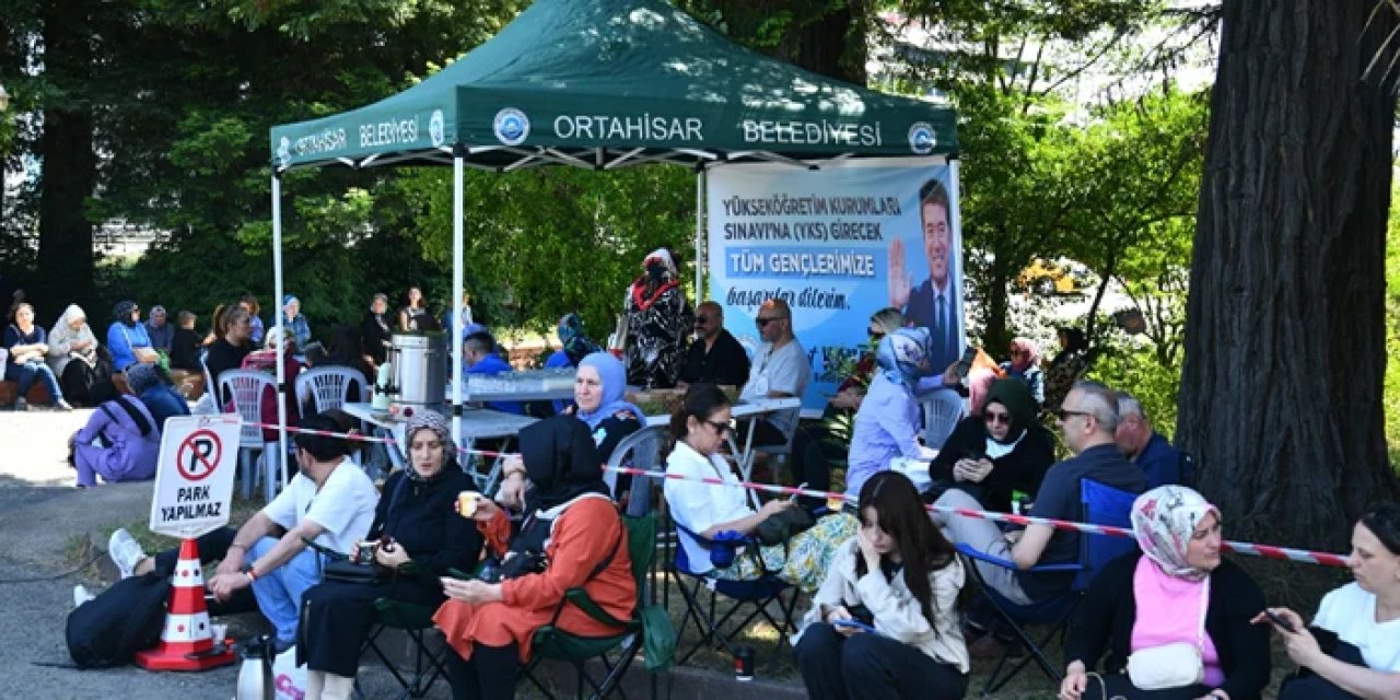 Ortahisar Belediyesi'nden sınav günü ikram çadırı: Velilerden Başkan Ahmet Kaya'ya teşekkür