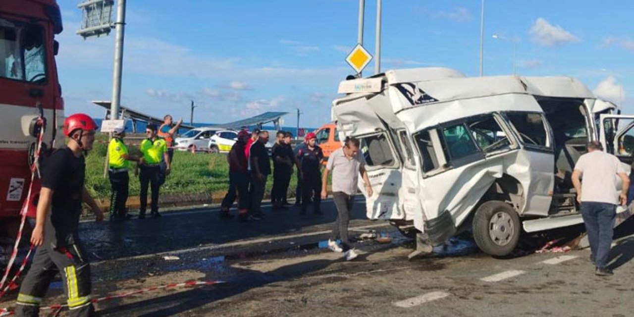 Trabzon’da feci zincirleme kaza! 15 yaralı