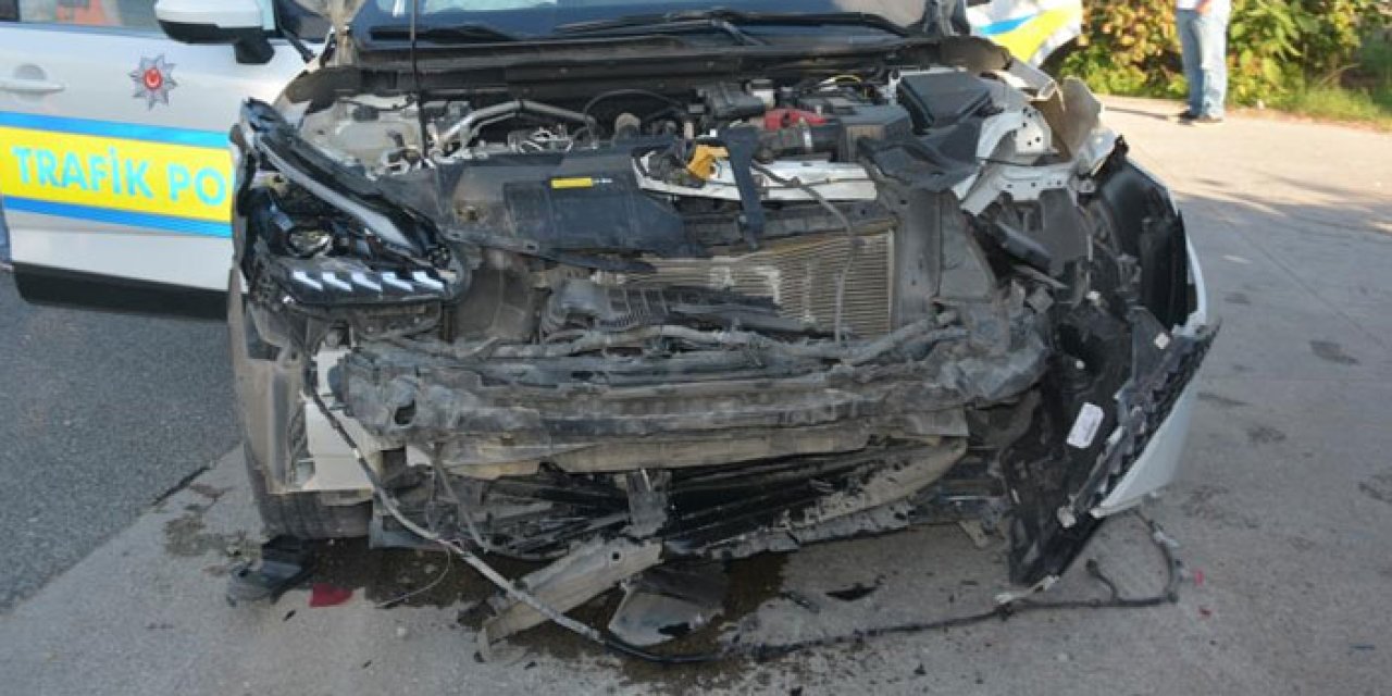 Ordu'da kontrolden çıkan otomobil polis otosuna çarptı! 2 yaralı