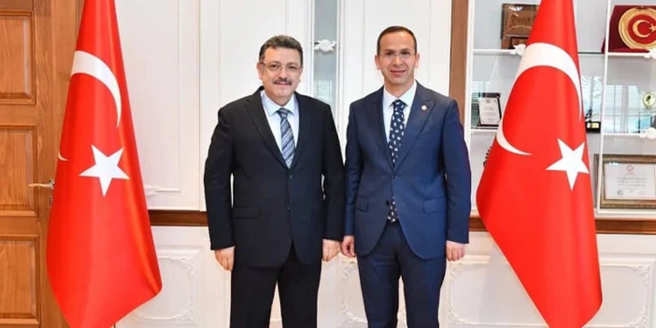 Salih Cora'dan Başkan Ahmet Metin Genç'e destek: "Onurlu ve dik durmuştur!"