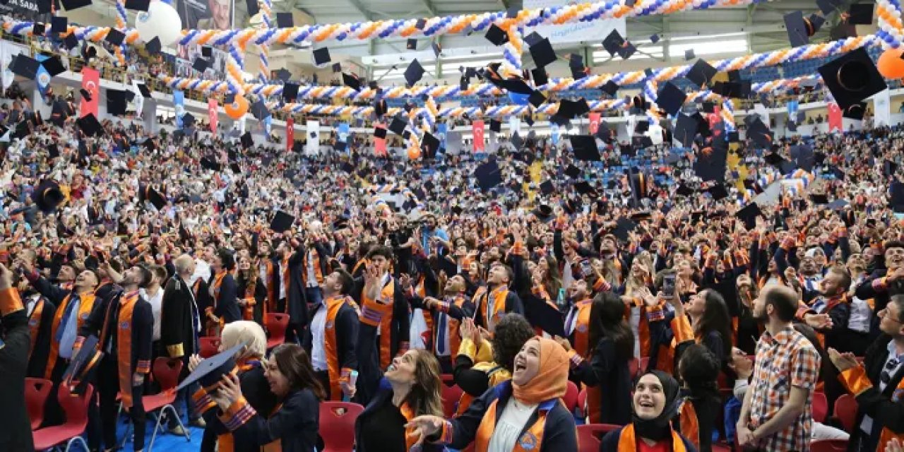 Trabzon'da Avrasya Üniversitesi'nde mezuniyet töreni heyecanı