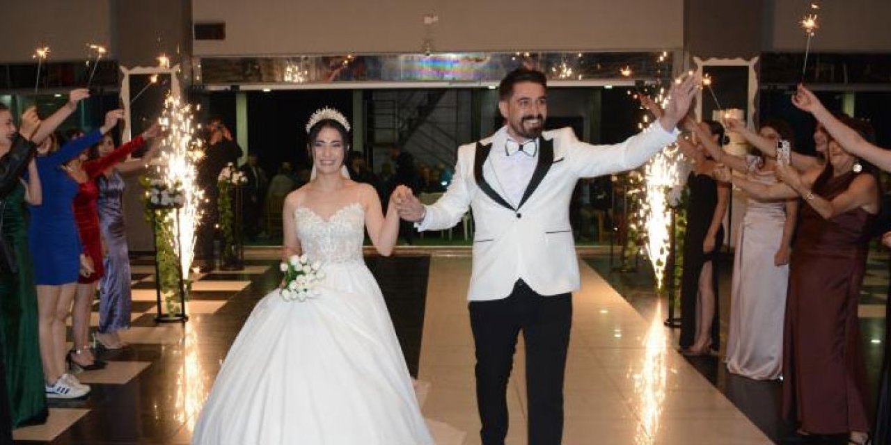 Artvin'de damadın arkadaşlarından geline ağırlığınca para