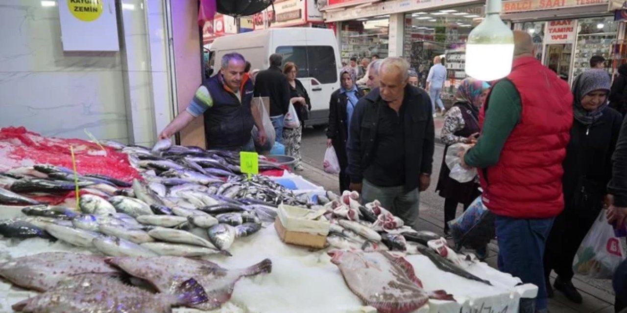 Balık tezgahlarına giden vatandaşlar şaşkına döndü