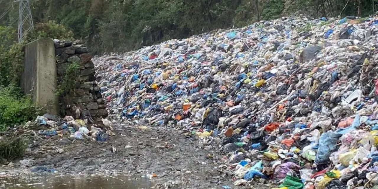 Karadeniz ilinde sahildeki çöp dağları tepki topluyor! Çözüm için Trabzon'u örnek gösterdiler